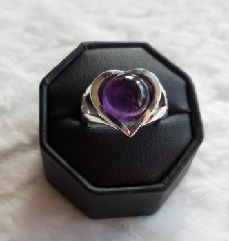 Zilveren ring gezet met cabochon Amethist 17 mm
